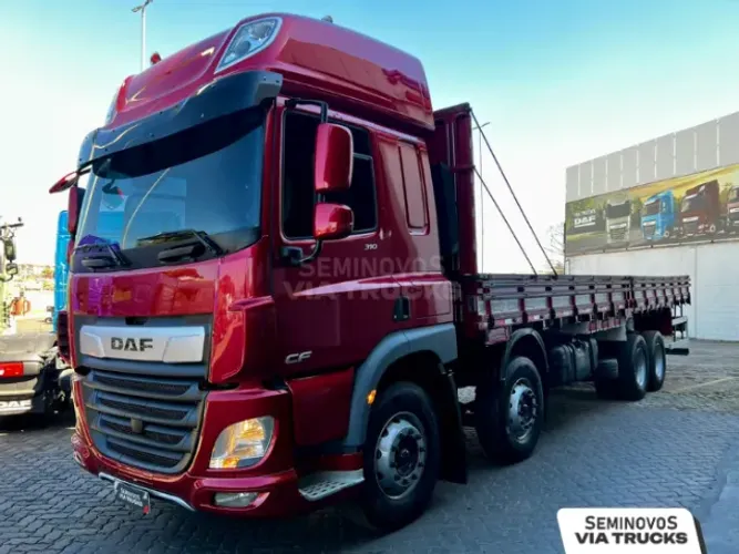 Caminhão DAF CF 310 Ano 2024 Bitruk (8x2) - Revisado Grade Baixa 9 Metros Impecável