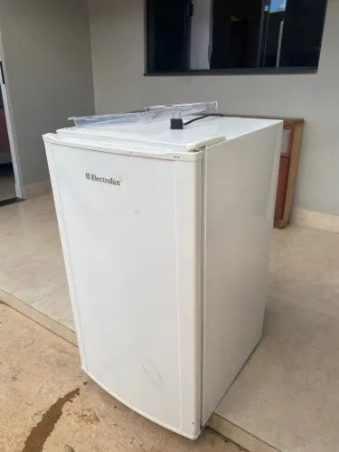 Frigobar Eletrolux RE120