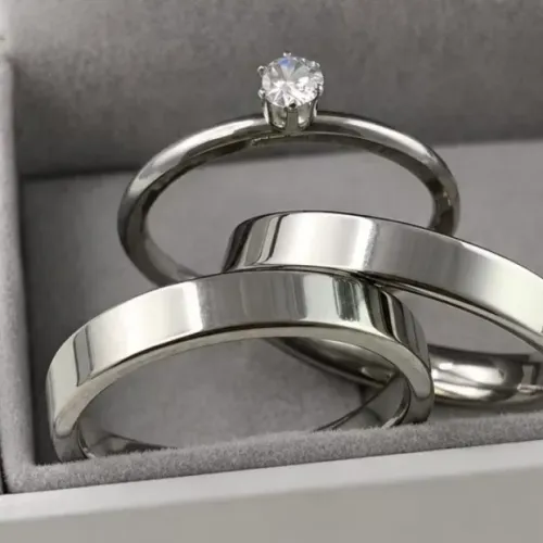 Par de Alianças Quadrada Tradicional 4mm Prateado + Solitária; Namoro Casamento