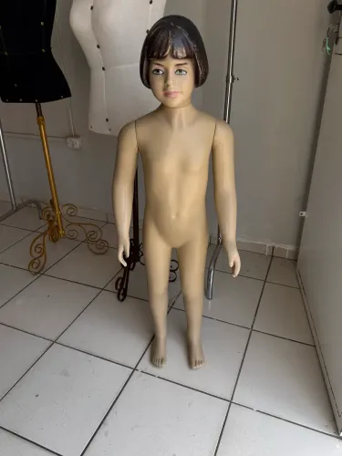 Manequim infantil