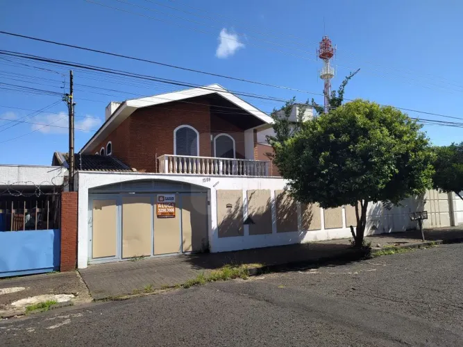 Casa para Locação e Venda no Bairro Martins