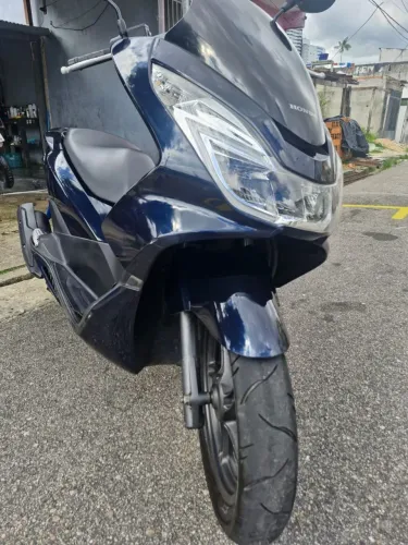VENDE-SE PCX 150 PRA QUEM PROCURA UMA MOTO ECONÔMICA PRA PODER ANDAR NA CIDADE