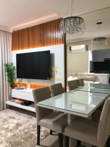 Apartamento semi mobiliado à venda com um dormitório, com garagem no Estreito, Florianópol