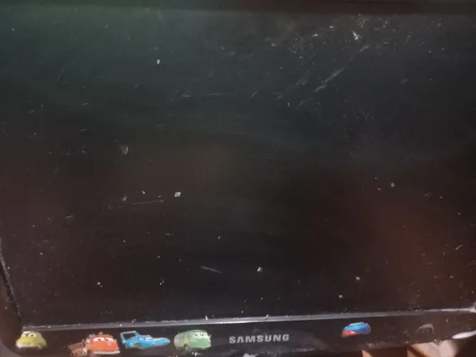 Vendo dois Monitores