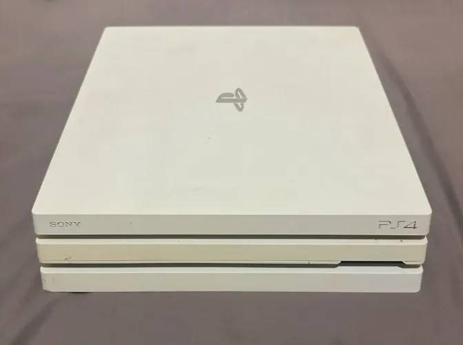 PS4 Pro 1TB Branco com 2 Controles