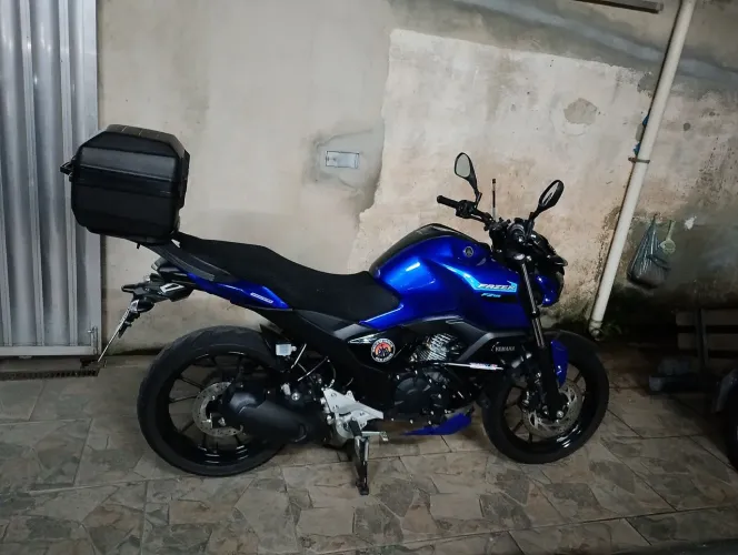 Vendo fazer fz15, ano 2025, em meu nome, sem multas, manual, chave reserva