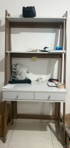 Escrivaninha em excelente estado