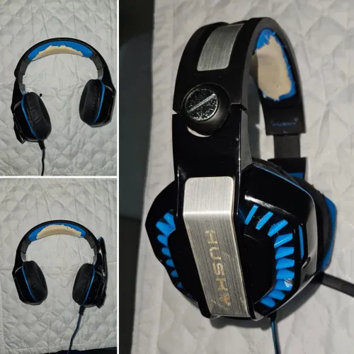 Headset Gamer Husky Snow com iluminação LED azul.