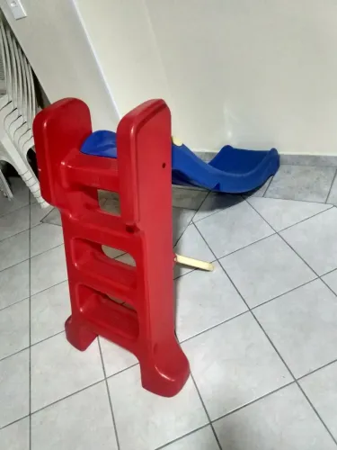 Escorregador infantil 4 degraus sem detalhes 