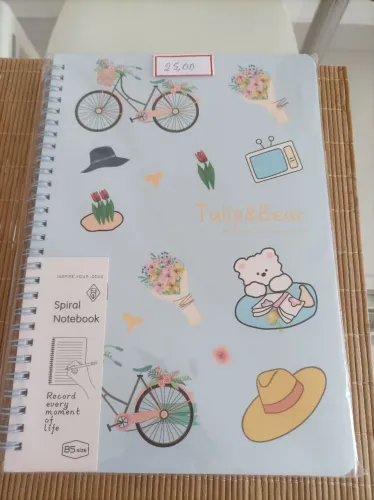 Caderno capa dura com 64 folhas em excelente material. 