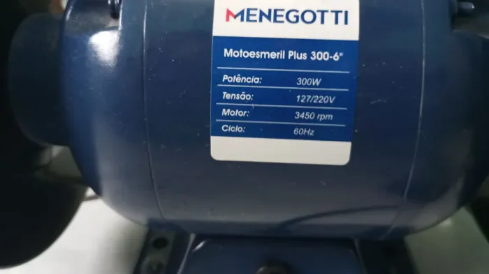 Vendo motor esmeril bi volts.