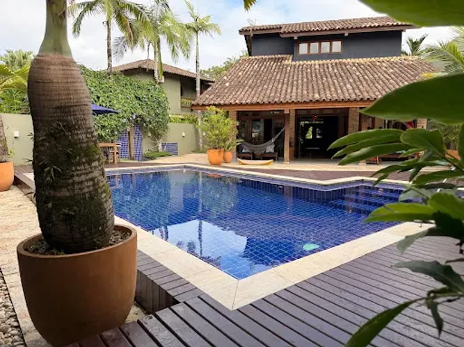 Casa em condomínio na Aldeia da Baleia | Reformada | 4 dormitórios | Piscina privativa