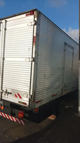 Vende-se Baú para F4000