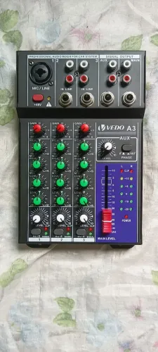 Mesa de áudio de 3 canais