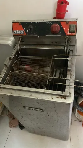 Fritadeira elétrica 220V Crydon e Chapa elétrica Metalcubas 220v, profissional. 