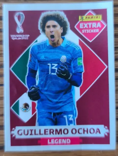 Figurinha Copa 2022 Legend Guillermo Ochoa bordô