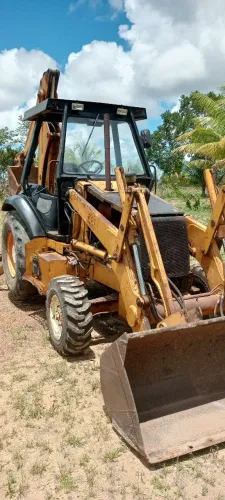 Vendo retroescavadeira Case 580L, 2004, 4x2.