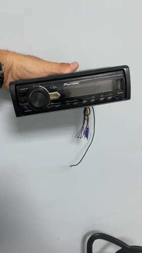 Pioneer MVH 98 UB em excelente estado