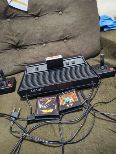 Atari 2600 original modelo 1983 com 3 cartucho 