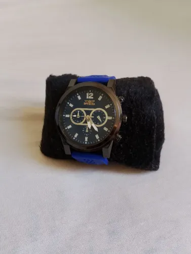 Relógio INVICTA de cor AZUL em perfeito estado
