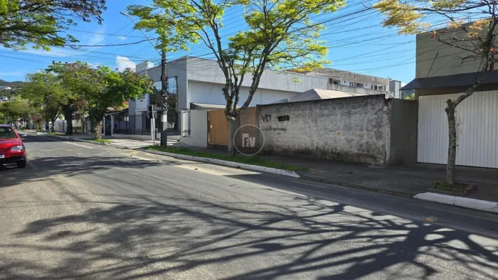 Terreno com 392m, frente rua, murado, 14x28m Nova Esperança Balneário Camboriú