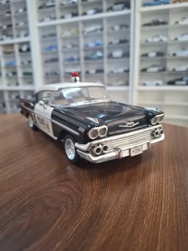Miniatura Police Saico 1/24 Chevy Impala 1958
