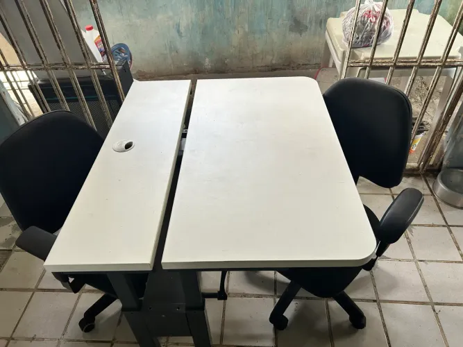 Mesa + cadeiras ( escritório ou home office )