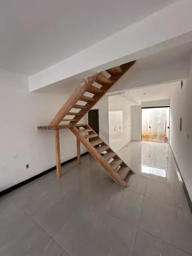 Escada de madeira