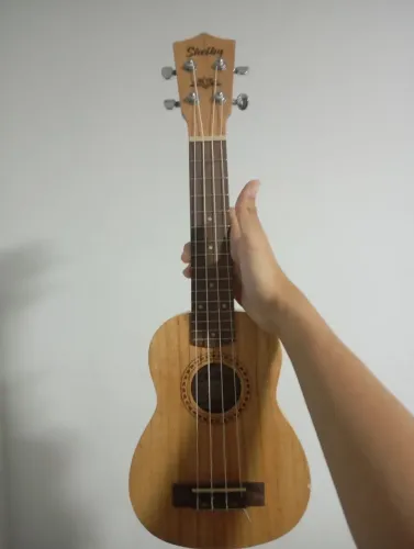 Ukulele Shelby (Aceito Pedal de guitarra como troca só vendo em casa)