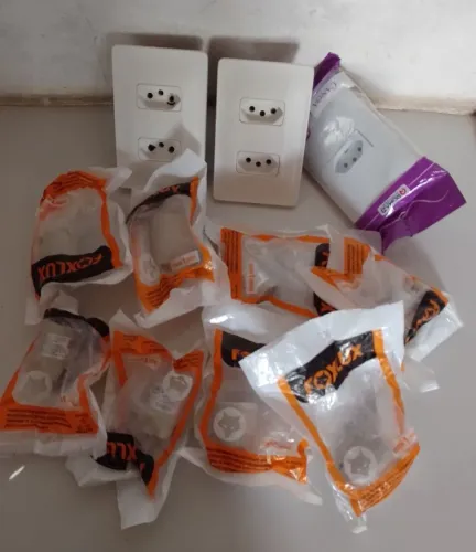 Vendo Tomadas e Bocais de porcelana novo
