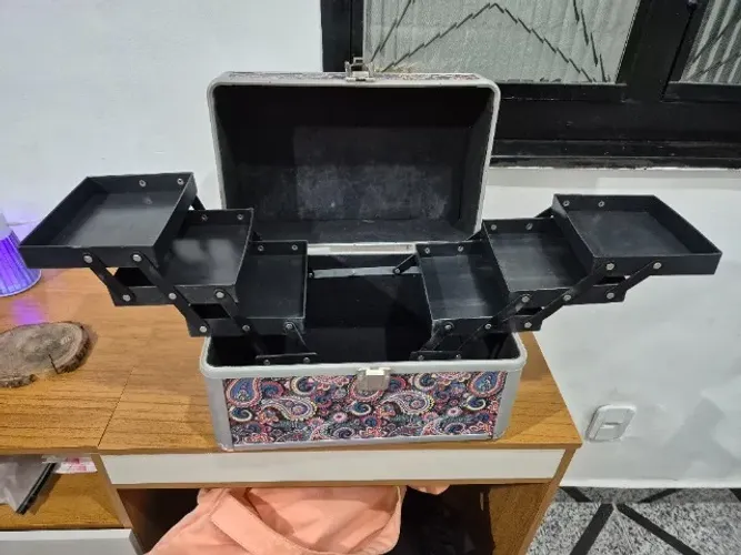 Maleta de Maquiagem média com Bandejas Organizadoras
