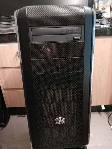 Gabinete grande para PC Cooler Master CM 690 III