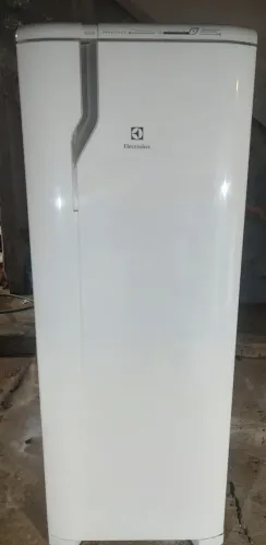 GELADEIRA ELECTROLUX FROST FREE ELETRÔNICA MTO NOVA