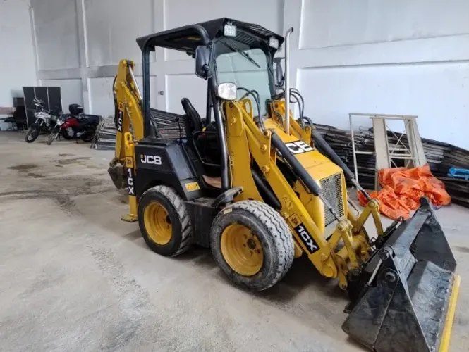 Mini Retroescavadeira JCB 1 CX 