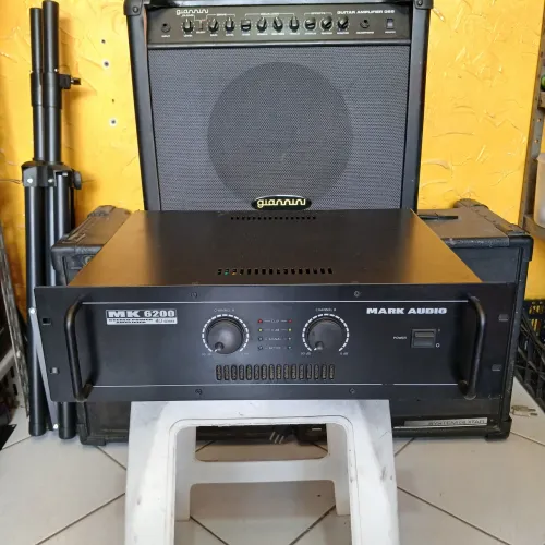 Amplificador MK6200 seminovo (1.200 RMS)