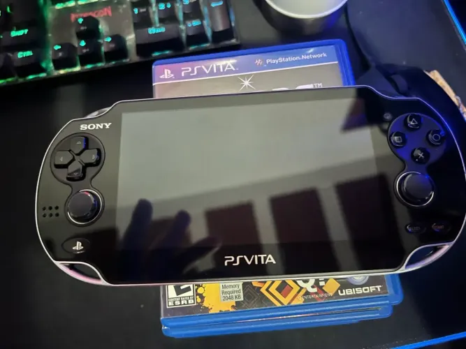 PsVita ( 7 JOGOS ) Estado de Novo, com capinha
