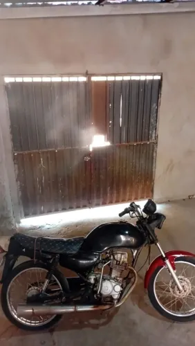 Vendo CG 125 99, stator novo, paralama novo, relação nova, tudo Ok so tá apagando