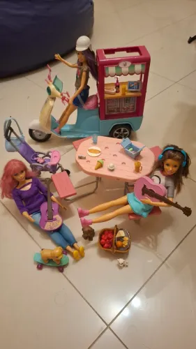 Moto Scooter Barbie + bonecas e acessórios