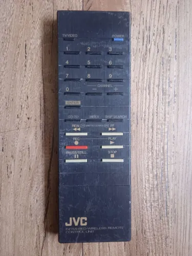 Controle remoto JVC para videocassete modelo HR-J507MS funcionando <br>