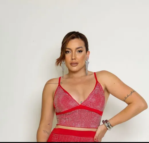 Roupas femininas pedradas