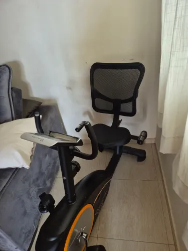 Vendo Bicicleta horizontal magnética RB 902 . Perfeito estado. 