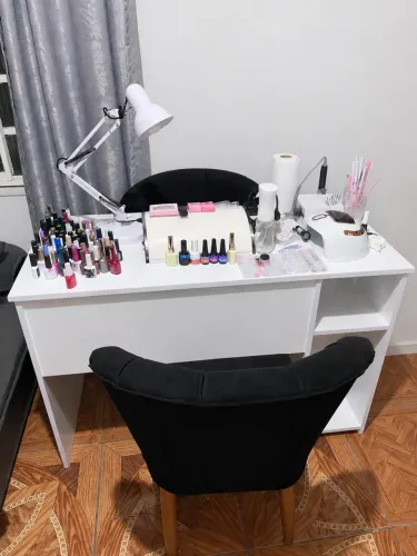 Vendo produtos de nail designer+ mesa e duas cadeiras
