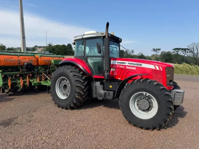 Trator Massey Ferguson 7180 Ano 2011 e Plantadeira Stara modelo Victoria Top 3600