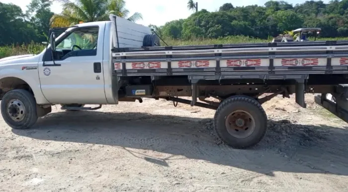 Vendo F4000 em ótimo estado de conservação