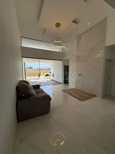 BELA CASA NO COND. JARDIM MARSELHA