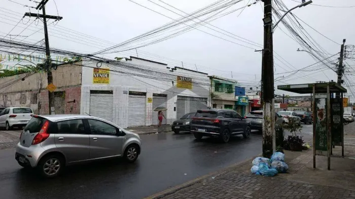 Prédio Comercial de 600m² à venda, localizado no Cordeiro, Recife - Pernambuco.