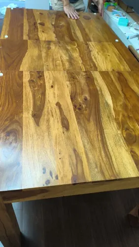 Mesa de jantar alto padrão com quatro cadeiras da Tok stok cabe 6 cadeiras!