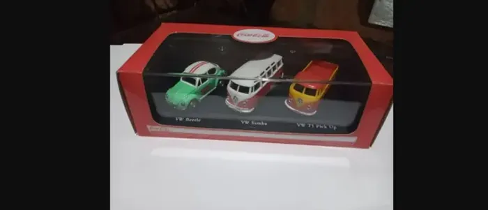 Pac de 3 miniaturas carro tema coca cola esc: 1:72 Fusca Kombi Pick Up