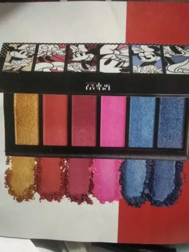 Paleta de sombras Disney ( Avon)edição  limitada
