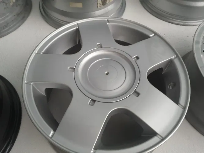 Roda aro 15 Volkswagen Cross Fox prata 5x100 jogo novo original 